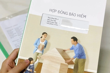 "Vào ngân hàng giao dịch tiền mà toàn thấy giới thiệu bảo hiểm"