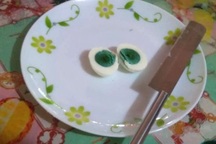 Bạn đã bao giờ thấy trứng gà có lòng màu xanh đậm?