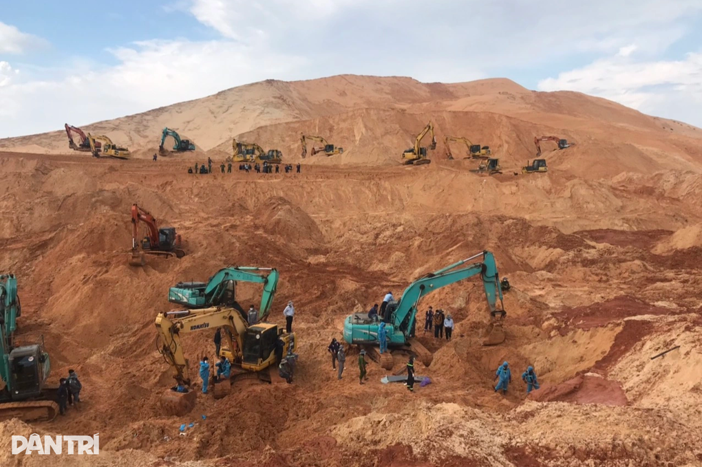 Tìm thấy 4 thi thể vụ sập bãi thải titan ở Bình Thuận - 2 Tìm thấy 4 thi thể vụ sập bãi thải titan ở Bình Thuận - 2