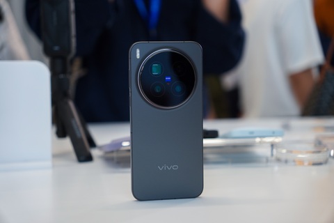 Trải nghiệm nhanh vivo X300 Pro tại Trung Quốc: Đối đầu iPhone 17 Pro Max