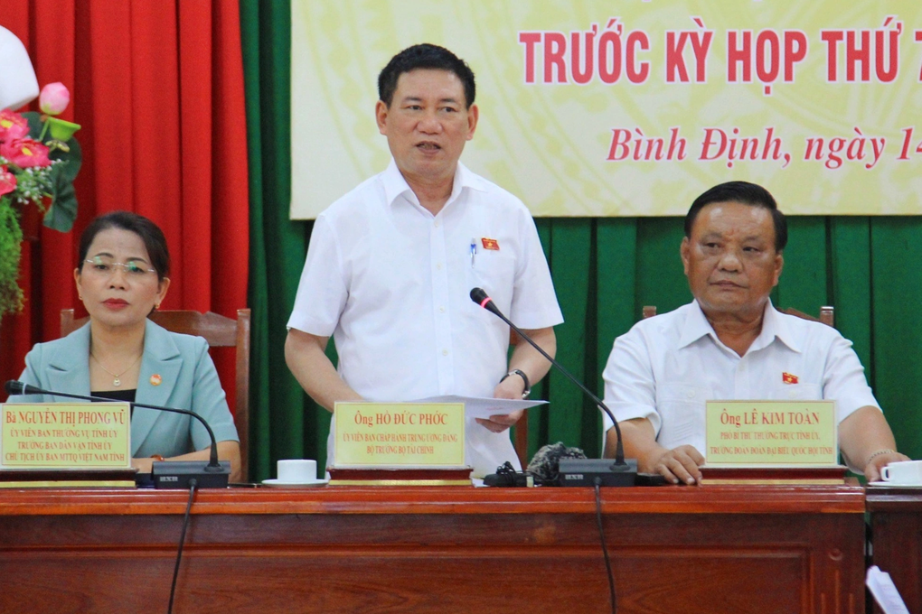 Người dân cứ bị hút vào mua vàng, vốn vào sản xuất kinh doanh sẽ khan hiếm - 1 Người dân cứ bị hút vào mua vàng, vốn vào sản xuất kinh doanh sẽ khan hiếm - 1