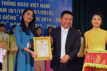 Tuyên dương các “Sao Tháng Giêng” và “Sinh viên 5 tốt”