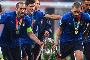 Chiellini và Bonucci: Đấu sĩ lãng mạn và lá chắn thép của Italia