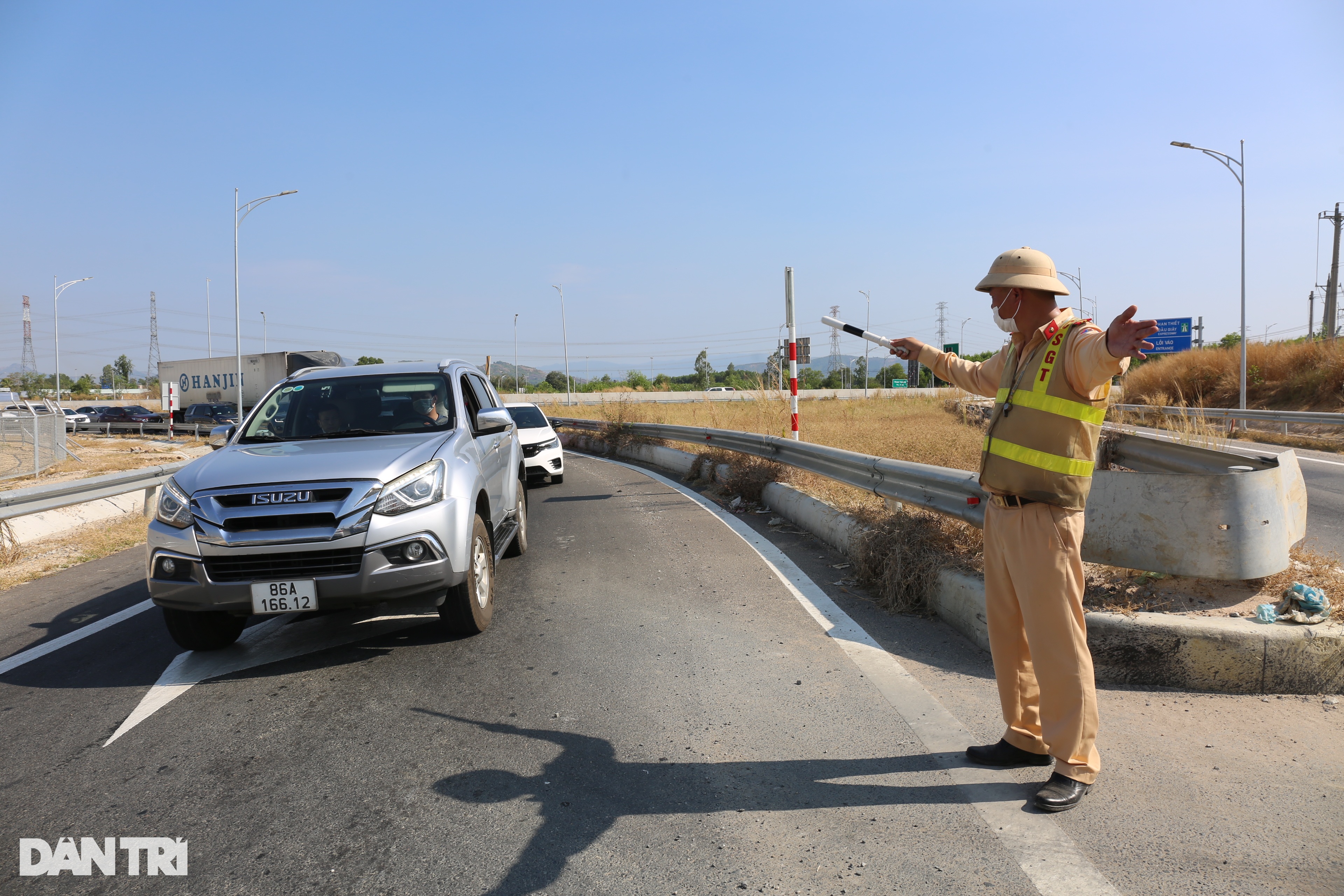 Tai nạn trên cao tốc Phan Thiết - Dầu Giây, kẹt xe kéo dài ngày cận Tết - 6