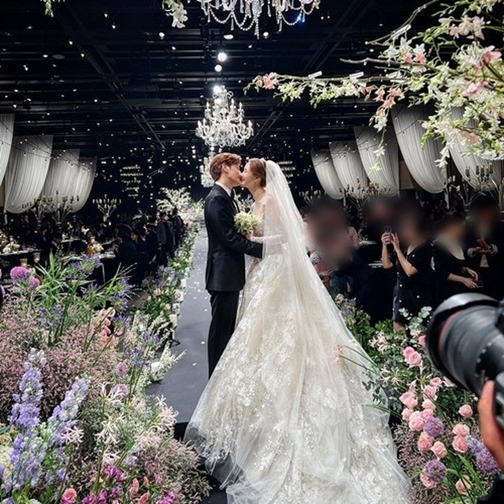 Lee Da Hae và Se7en hôn nhau say đắm trong đám cưới cổ tích - 3 Lee Da Hae và Se7en hôn nhau say đắm trong đám cưới cổ tích - 3