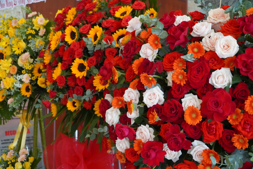 호치민시 교육청, 개교식 축하화환 반입 금지 - 1 Ngành giáo dục TPHCM không nhận hoa chúc mừng trong lễ khai giảng - 1