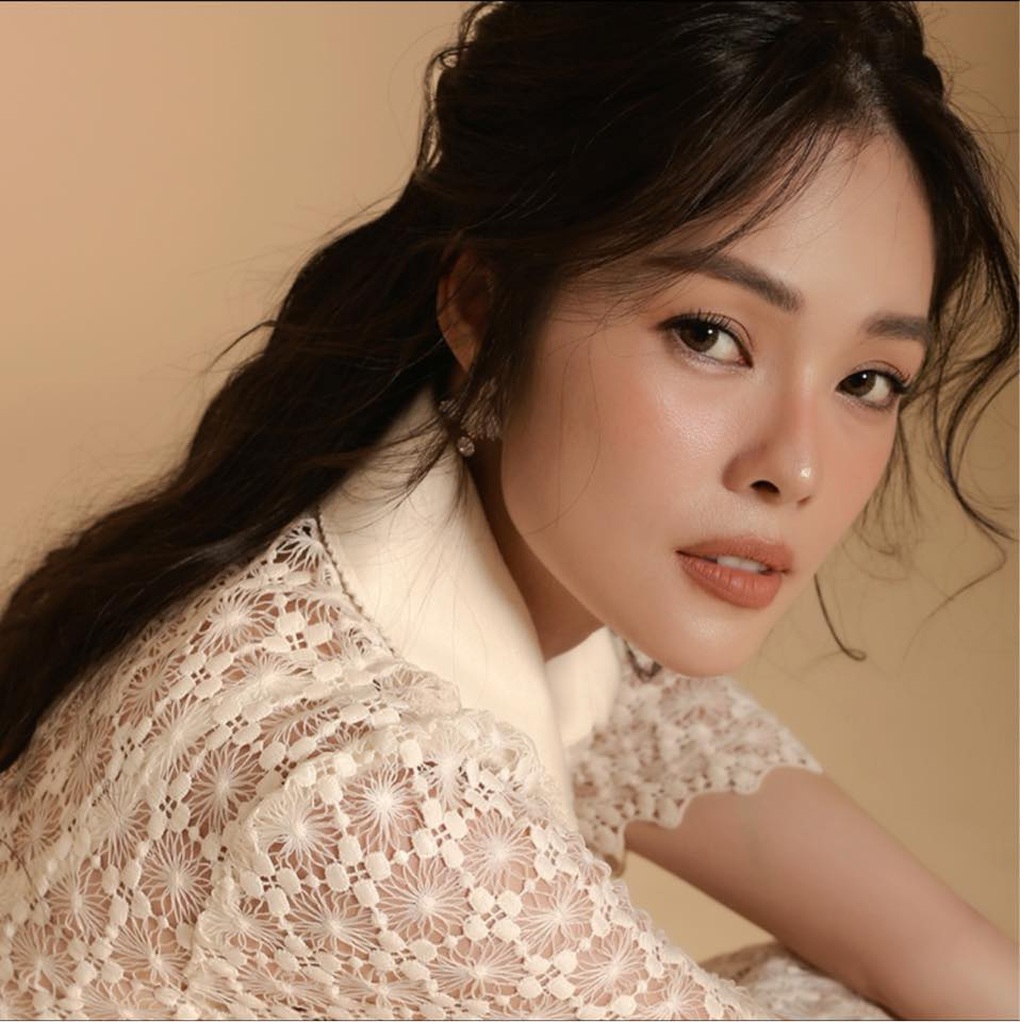 Dương Cẩm Lynh nói gì về video bị chặn đường đòi nợ gây xôn xao? - 2 Dương Cẩm Lynh nói gì về video bị chặn đường đòi nợ gây xôn xao? - 2