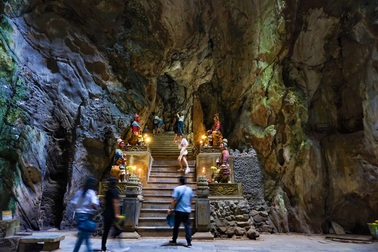 Khám phá động Huyền Không huyền bí trong dãy núi Ngũ Hành Sơn