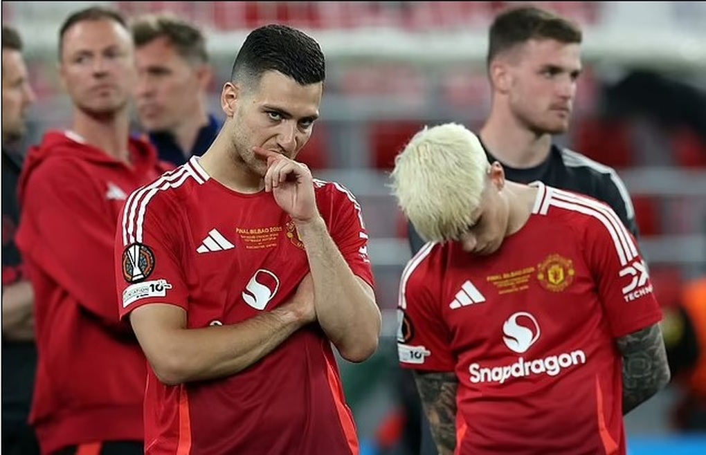 Man Utd thiệt hại nặng nề, khốn càng thêm khó - 1 Man Utd thiệt hại nặng nề, khốn càng thêm khó - 1