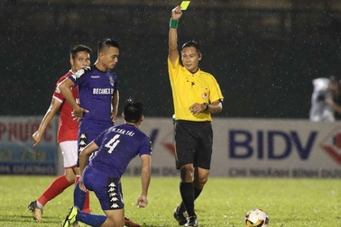 Trọng tài Trần Văn Lập bị “treo còi” đến hết V-League 2018