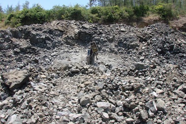 Hỗ trợ nhà dân bị ảnh hưởng vụ nổ mìn phá đá