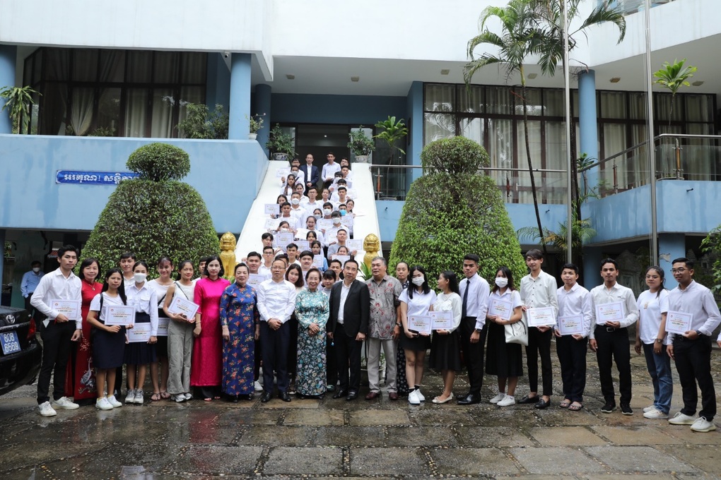 Sinh viên Campuchia tại Việt Nam nhận học bổng 300 triệu đồng - 4 Sinh viên Campuchia tại Việt Nam nhận học bổng 300 triệu đồng - 4