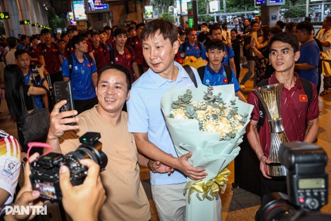 U23 Việt Nam về nước với cú “hat-trick” vô địch Đông Nam Á