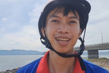 Người đàn ông nhanh trí chèo thuyền cứu người phụ nữ nhảy cầu Thị Nại