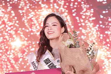 Nữ sinh năm thứ nhất đăng quang Hoa khôi Báo chí 2020