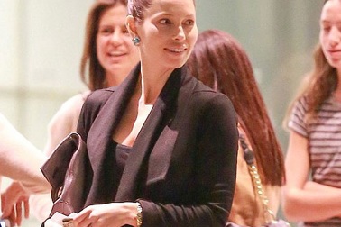 Jessica Biel tiếp tục kín tiếng về chuyện "bầu bí"