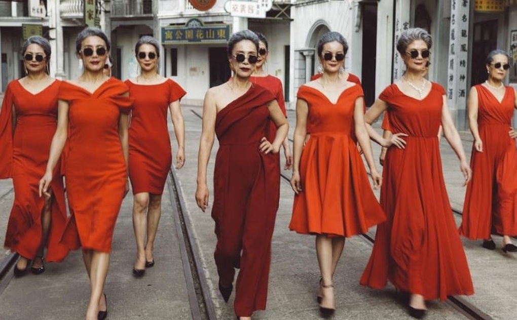 Cụ bà 71 tuổi gây bất ngờ vì xinh đẹp, duyên dáng như cô gái đôi mươi - 7 Cụ bà 71 tuổi gây bất ngờ vì xinh đẹp, duyên dáng như cô gái đôi mươi - 7