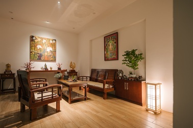 Chi 900 triệu đồng cải tạo nhà phố tồi tàn, nhìn thành quả ai cũng bất ngờ