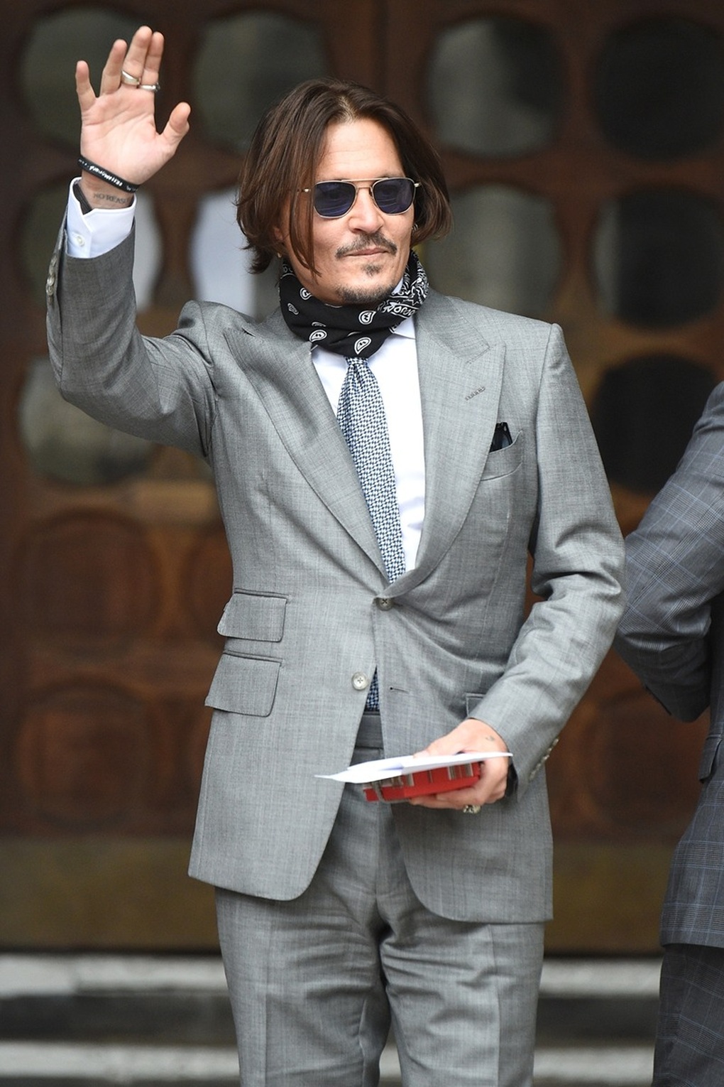 Johnny Depp was embarrassed when congratulating Robert Downey Jr. won an Oscar - 4