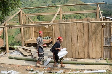 Gió lốc lại gây thiệt hại 5 tỷ 