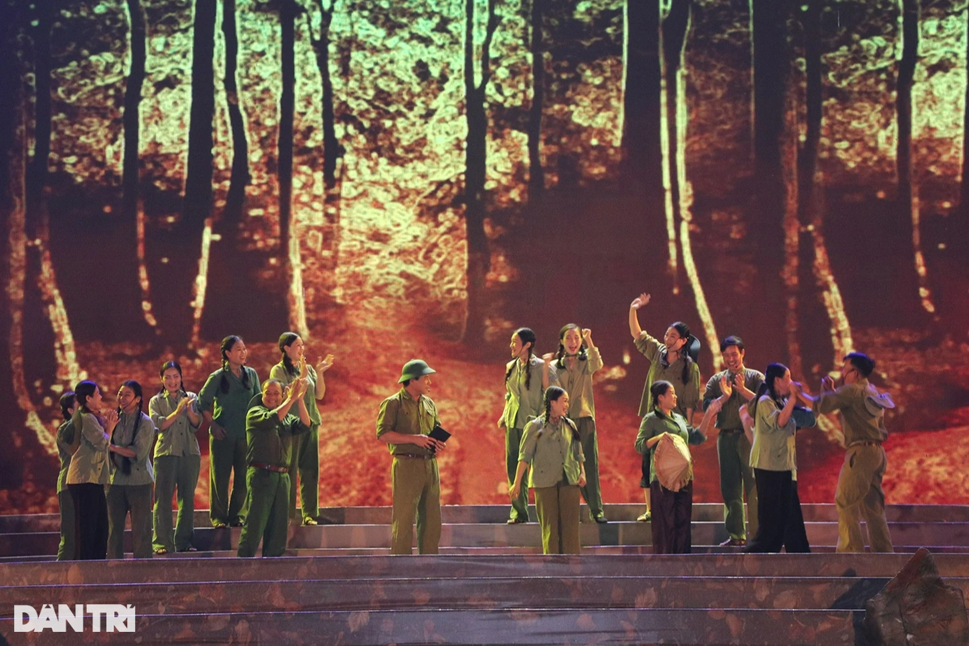 Huyền thoại về những người dám chết để được thấy con đường sống - 10