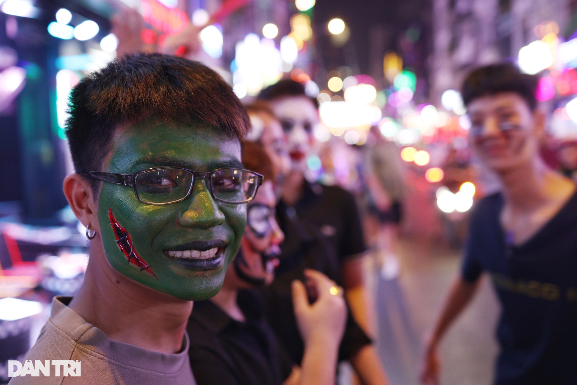 Ma quỷ dạo chơi khắp trung tâm TPHCM trong đêm Halloween - 8 Ma quỷ dạo chơi khắp trung tâm TPHCM trong đêm Halloween - 8
