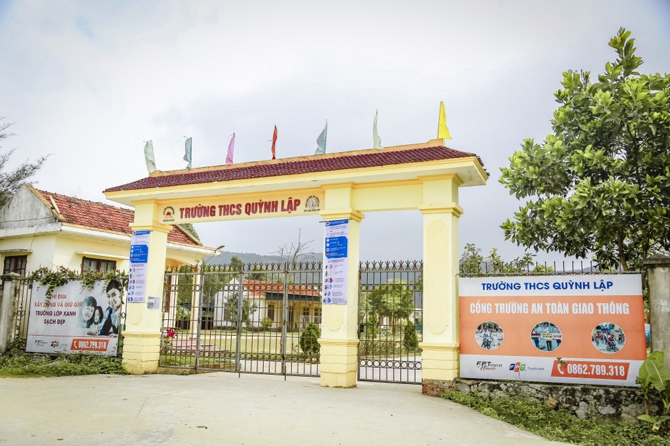 Phát 5.000 khẩu trang, nước rửa tay miễn phí cho học sinh vùng biển - 20 Phát 5.000 khẩu trang, nước rửa tay miễn phí cho học sinh vùng biển - 20