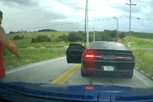 Chuyện hi hữu tài xế bị đấm vì khen xe người khác đẹp