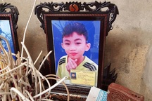 Nỗi đau đớn tột cùng của người mẹ có con trai quên mình cứu bạn