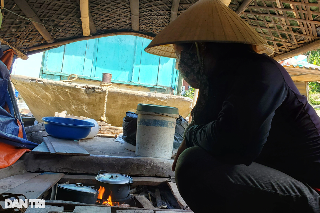 Nắng nóng 40 độ, người dân xóm ngụ cư không dám bật quạt điện - 5 Nắng nóng 40 độ, người dân xóm ngụ cư không dám bật quạt điện - 5