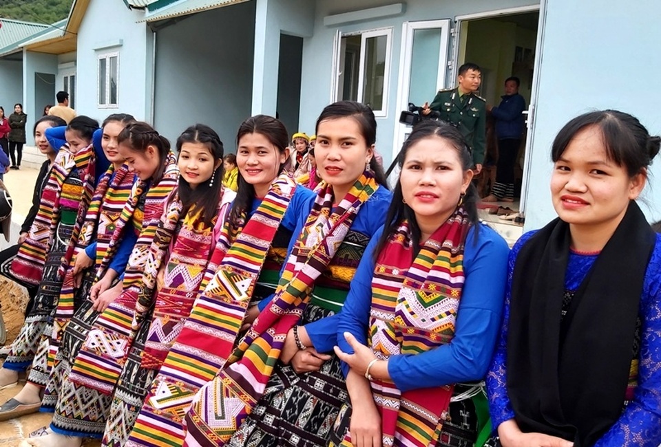 Tết sớm nơi bản làng vùng biên từng bị cơn lũ kinh hoàng quét qua - 10 Tết sớm nơi bản làng vùng biên từng bị cơn lũ kinh hoàng quét qua - 10