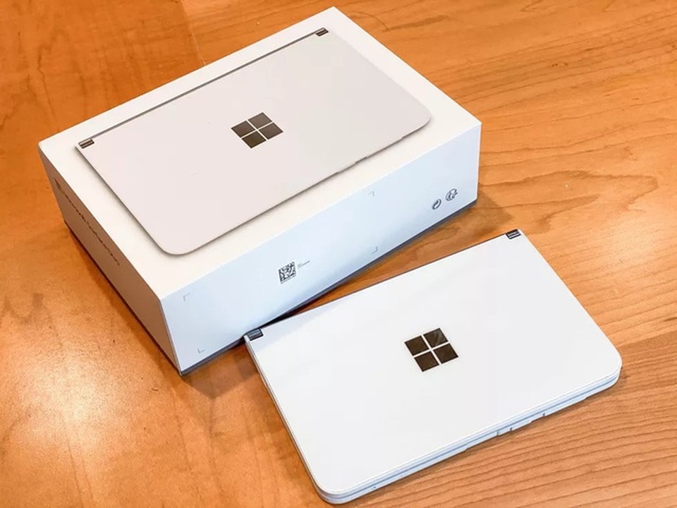 Chùm ảnh thực tế chiếc smartphone 2 màn hình Surface Duo của Microsoft - 2 Chùm ảnh thực tế chiếc smartphone 2 màn hình Surface Duo của Microsoft - 2