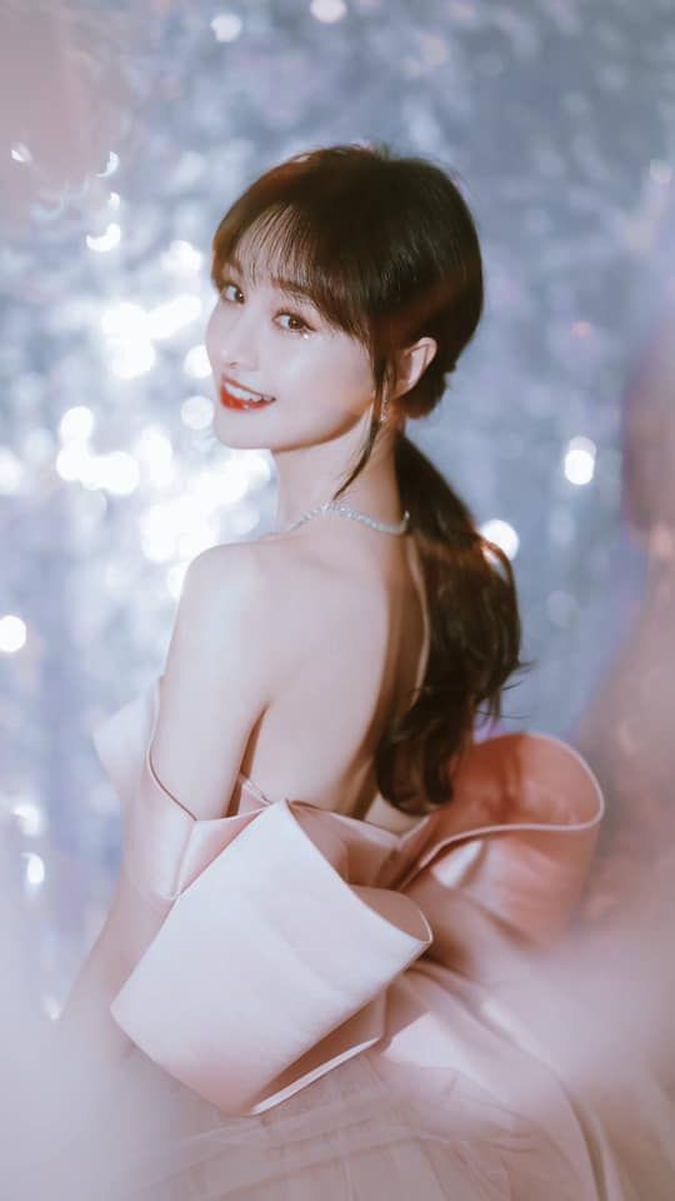 Nữ thần thanh xuân Trịnh Sảng bỏ show vì bị chỉ trích kém duyên - 4 Nữ thần thanh xuân Trịnh Sảng bỏ show vì bị chỉ trích kém duyên - 4