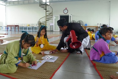 Học sinh “lên kinh ứng thí” trong ngày khai giảng