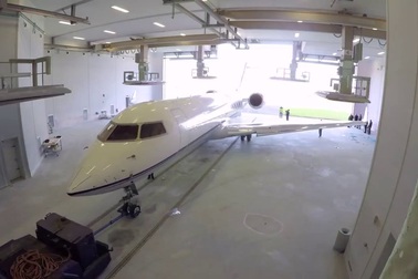 Máy bay đầu tiên dát kim cương ở Dubai