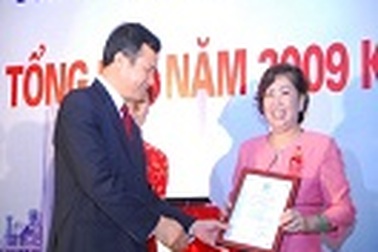 Doanh nghiệp đầu tiên tặng thẻ Bảo hiểm cho khách hàng