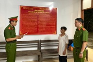 Nam thanh niên 17 tuổi hiếp dâm cô gái 25 tuổi đang say xỉn
