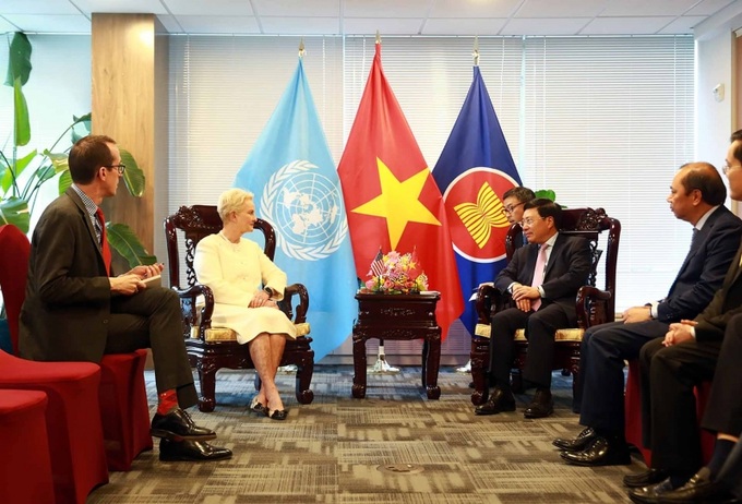 Phó Thủ tướng Thường trực Phạm Bình Minh tiếp Đại sứ Hoa Kỳ tại Tổ chức Lương thực và Nông nghiệp của LHQ Cindy McCain.