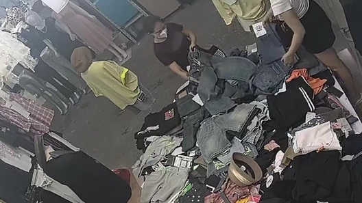 Chủ sạp hàng ở Hải Phòng lật tẩy mánh khóe trộm đồ của người phụ nữ