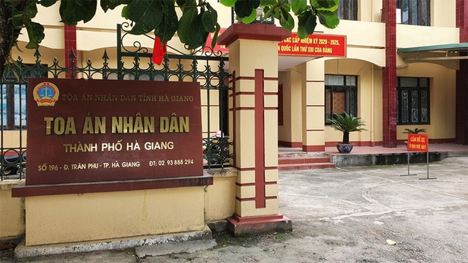 Vụ Công an Hà Giang thu gần 3 tấn kỷ vật chiến tranh: Tòa án bác đơn kiện - 2 Vụ Công an Hà Giang thu gần 3 tấn kỷ vật chiến tranh: Tòa án bác đơn kiện - 2