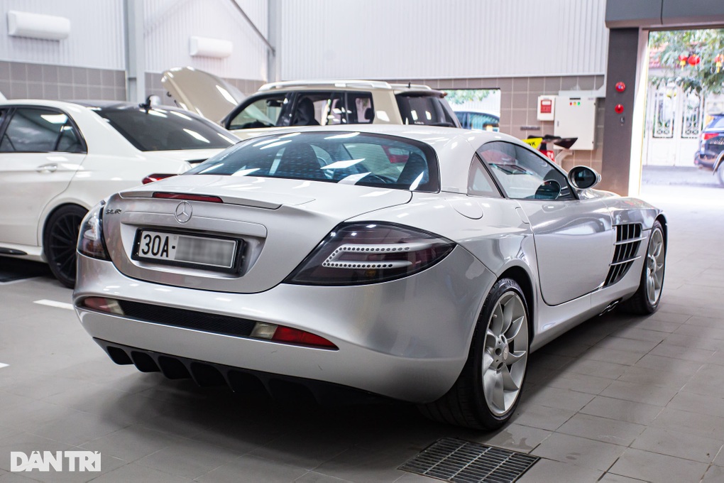 Cận cảnh mũi tên bạc Mercedes-Benz SLR McLaren độc nhất Việt Nam - 2 Cận cảnh mũi tên bạc Mercedes-Benz SLR McLaren độc nhất Việt Nam - 2