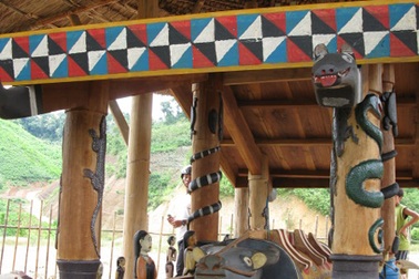 Thăm ngôi nhà mồ độc nhất vô nhị