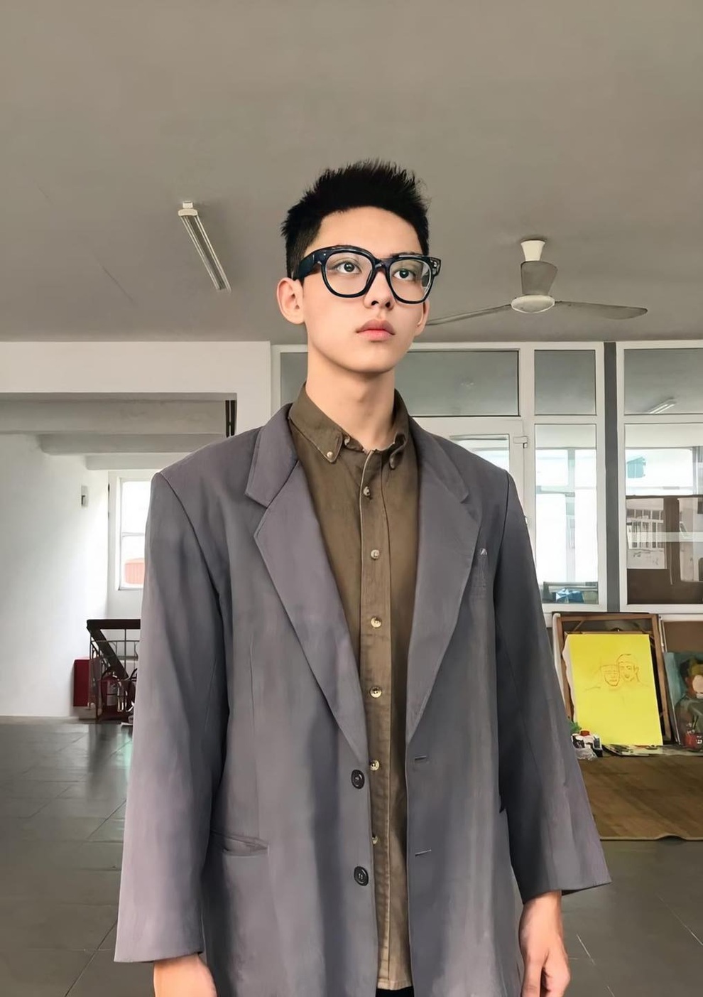Nam sinh trường Mỹ thuật cá tính, thần thái lạnh lùng đầy cuốn hút - 1 Nam sinh trường Mỹ thuật cá tính, thần thái lạnh lùng đầy cuốn hút - 1