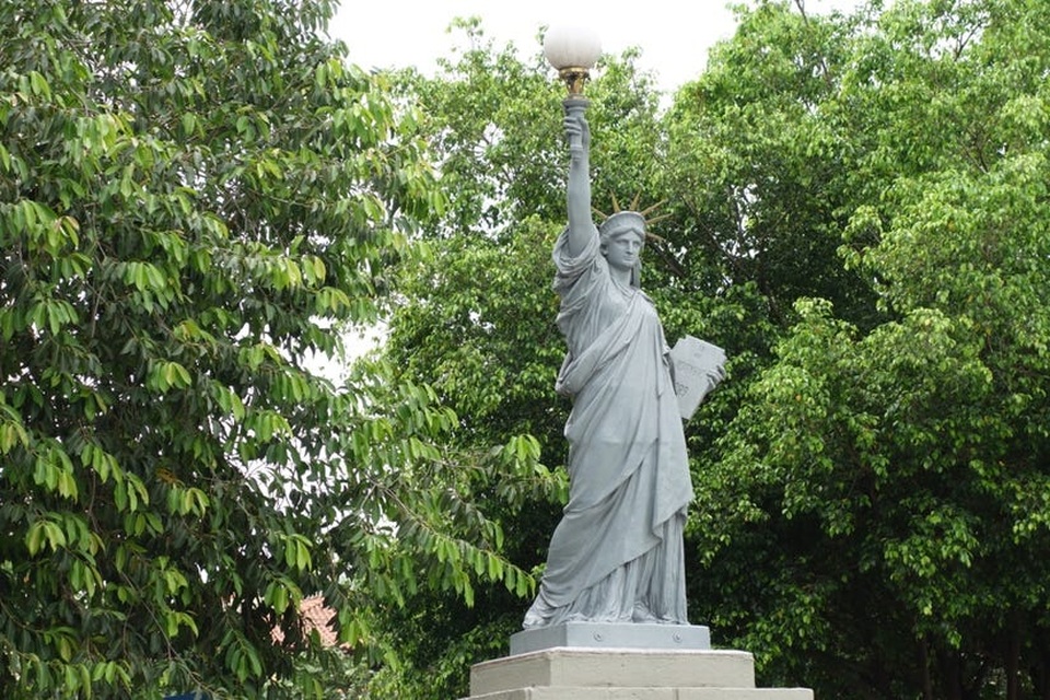 Muôn sắc thái của tượng nữ thần Tự do trên thế giới - 21 Muôn sắc thái của tượng nữ thần Tự do trên thế giới - 21