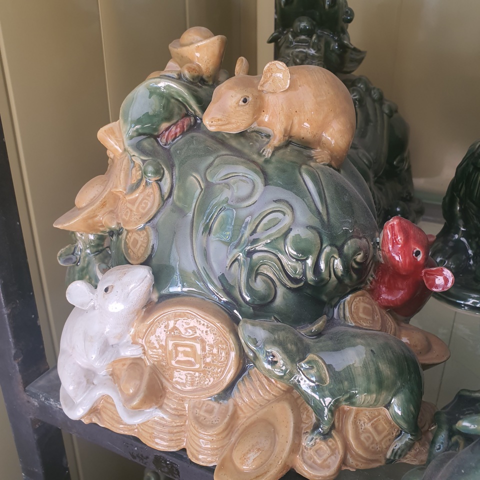 Chuột dát vàng tiền triệu, gần Tết làm mỏi tay vẫn không đủ hàng - 2 Chuột dát vàng tiền triệu, gần Tết làm mỏi tay vẫn không đủ hàng - 2