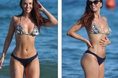 Người đẹp Anh khoe ba vòng bốc lửa