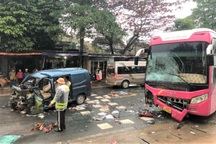 Ô tô va chạm xe khách, 2 cha con thương vong