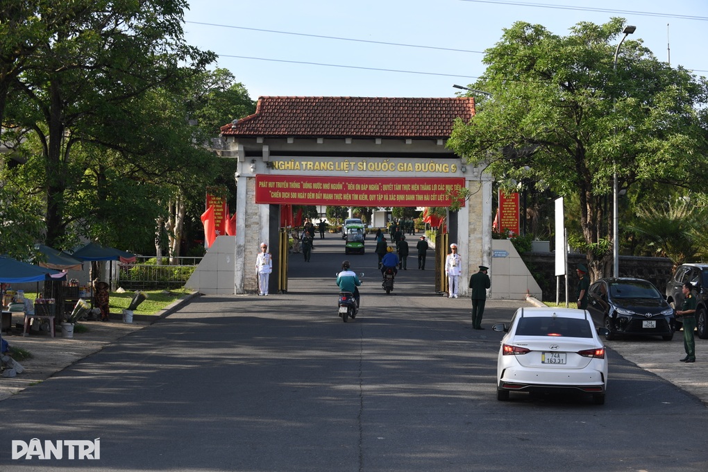 Quảng Trị khuyến khích cặp đôi đặt hoa tri ân liệt sĩ trong ngày cưới - 2 Quảng Trị khuyến khích cặp đôi đặt hoa tri ân liệt sĩ trong ngày cưới - 2