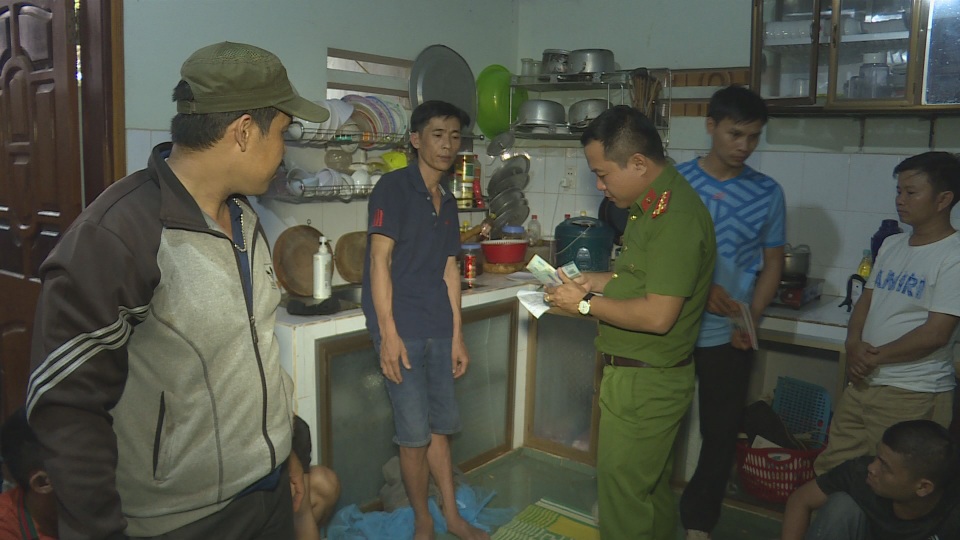 Triệt phá ổ bạc lớn tại huyện biên giới - 1 Triệt phá ổ bạc lớn tại huyện biên giới - 1
