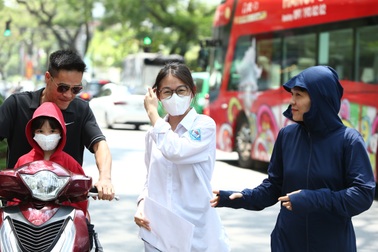 Chiều nay, thí sinh thi vào lớp 10 tại Hà Nội làm bài môn ngoại ngữ